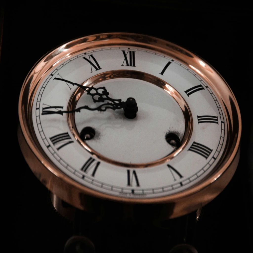 Paroni_Antiikki_ja _Desing_Kellomalli_4